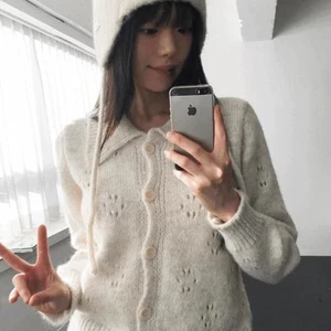 코암 펀칭 빅 카라 니트 가디건